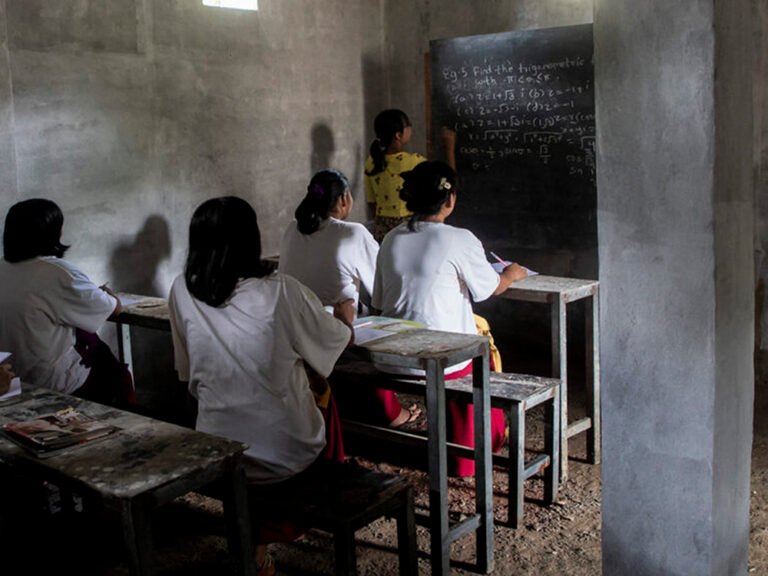 Scuola in Myanmar, source: The Irrawaddy/AFP
